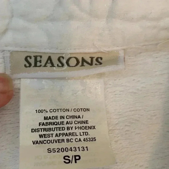 Seasons bright white, quilted jacket  w 2 pockets and snaps down the front - Picture 4 of 7